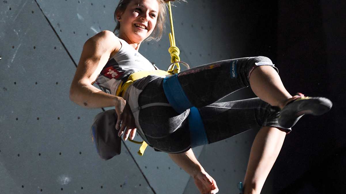 Letztlich haben Sekunden über Sieg und Niederlage entschieden. Jessica Pilz, die Gewinnerin im Vorstieg, strahlt über ihre großartigen Leistung