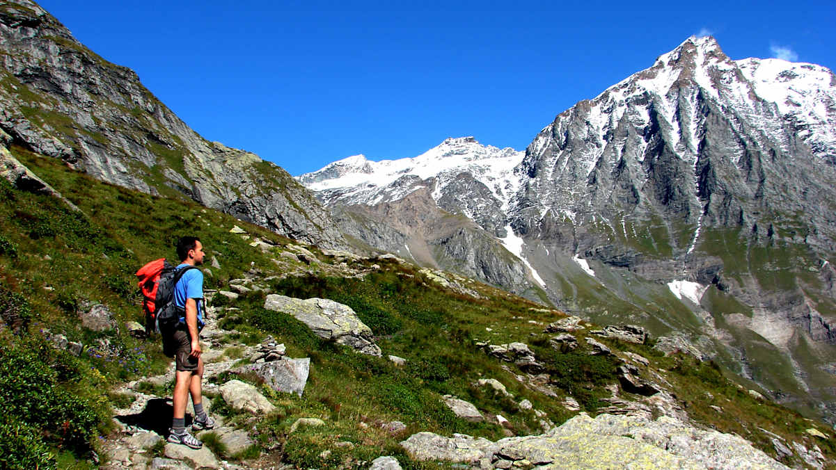Gleich mehrere Weitwanderwege wie z.B. die GTA führen durch Balme.