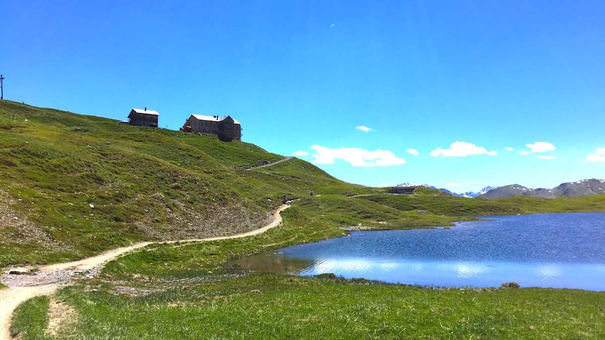 Heilbronner Hütte mit Scheidseen