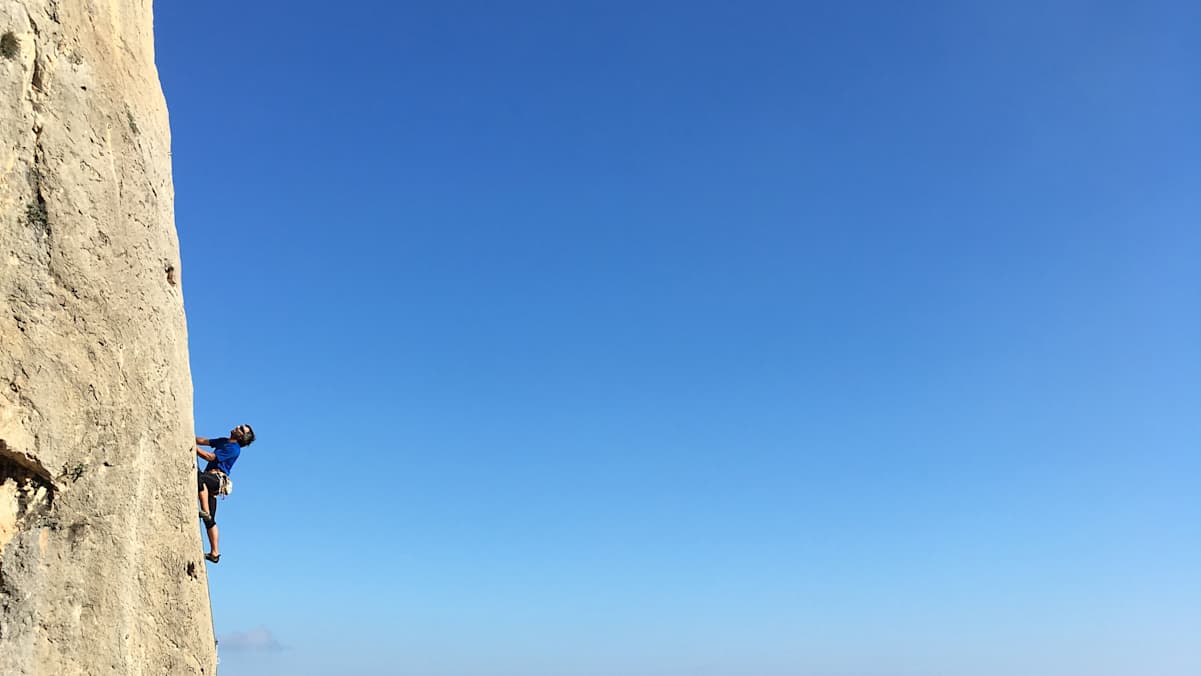 Großartige Aussichten versprechen die Kletterfelsen rund um Alicante, Spanien