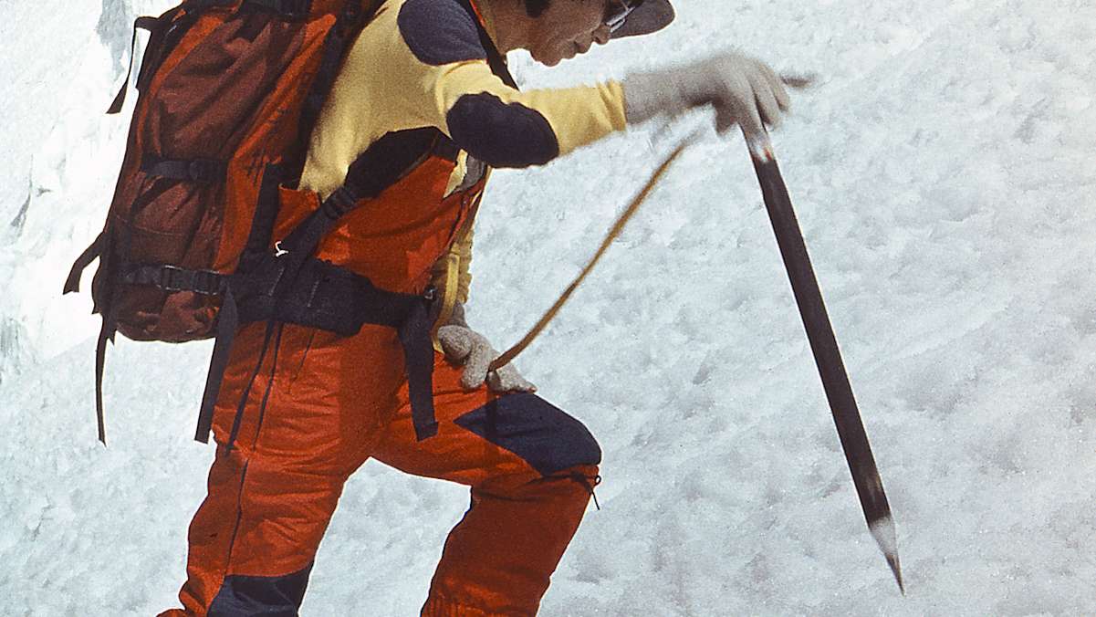 Die japanische Bergsteigerin Junko Tabei 1985 auf ihrem Weg zum Gipfel des Pik Ismoil Somoni, dem höchsten Berg Tadschikistans