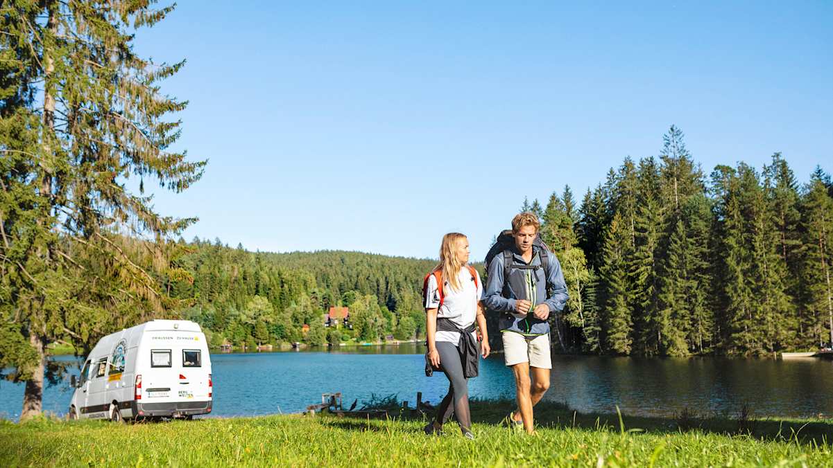 Mit dem Campervan am See oder in den Bergen übernachten