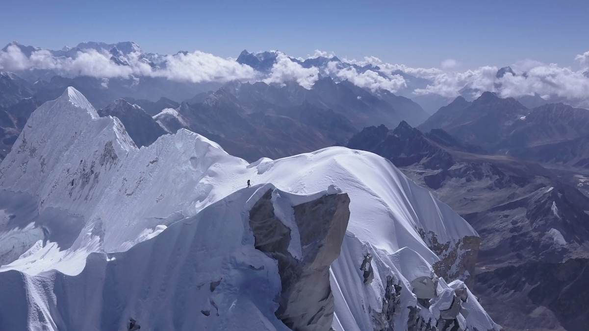 David Lama erreicht den Gipfel des Lunag Ri