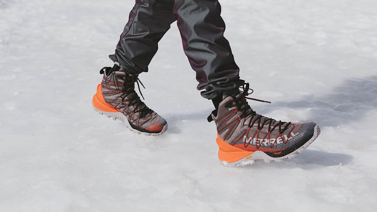 Eine wasserfeste Oberfläche ist beim Winterwanderschuh sowieso Pflicht. Der Thermo Rogue 3 besitzt außerdem eine Sohle, die Wärme speichert.