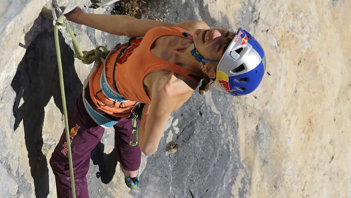 Angy Eiter in der Route Paradise Lost in Nassereith