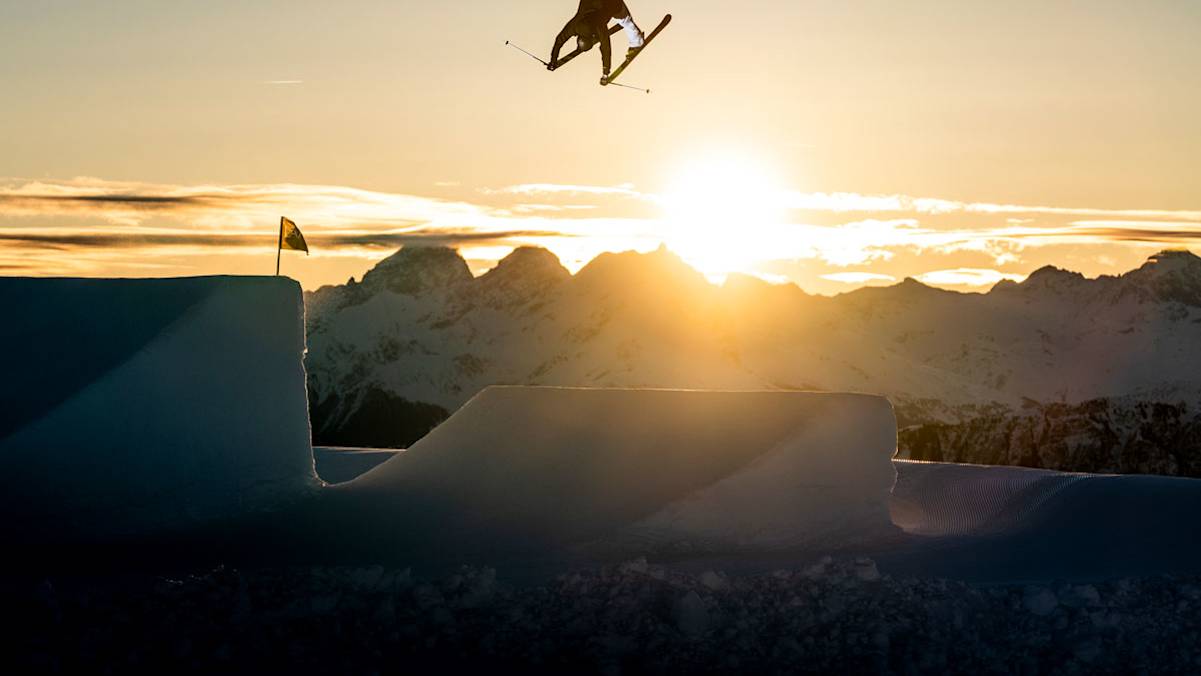 Andri Ragettli mit einem smoothen Cork 900 Double Nose im Snowpark von Laax, CH