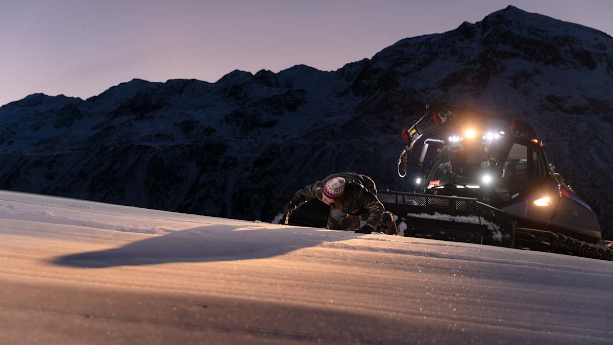 Die Präparierung der Pisten ist mühevoll, aufwändig und kostspielig. – siehe Pistentouren-Regel 5