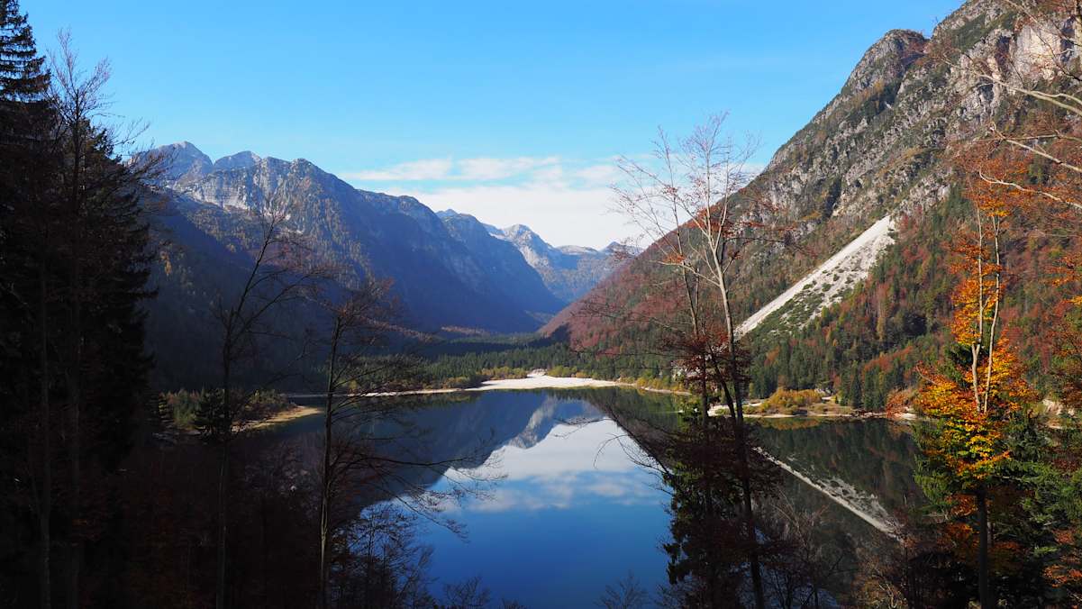 Vorbei am Predilsee führt die Route bei der Anreise über den gleichnamigen Pass