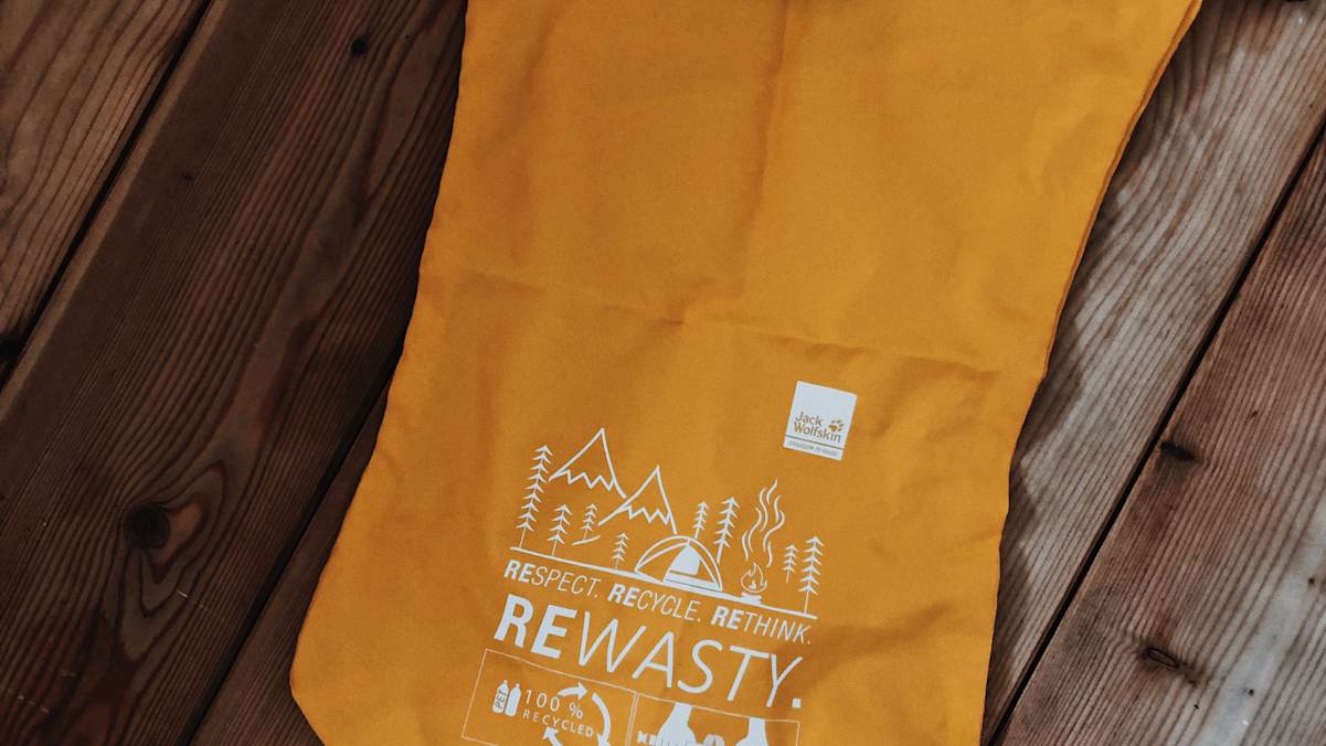 Wanderbegleiter aus recyceltem Material: der ReWasty-Müllsack