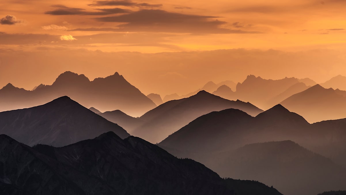 Karwendelspitze und Wettersteingebirge im Abendrot