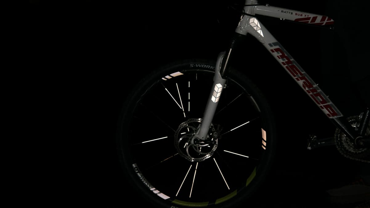 Fahrrad mit reflektierenden Aufklebern von Reflective Berlin