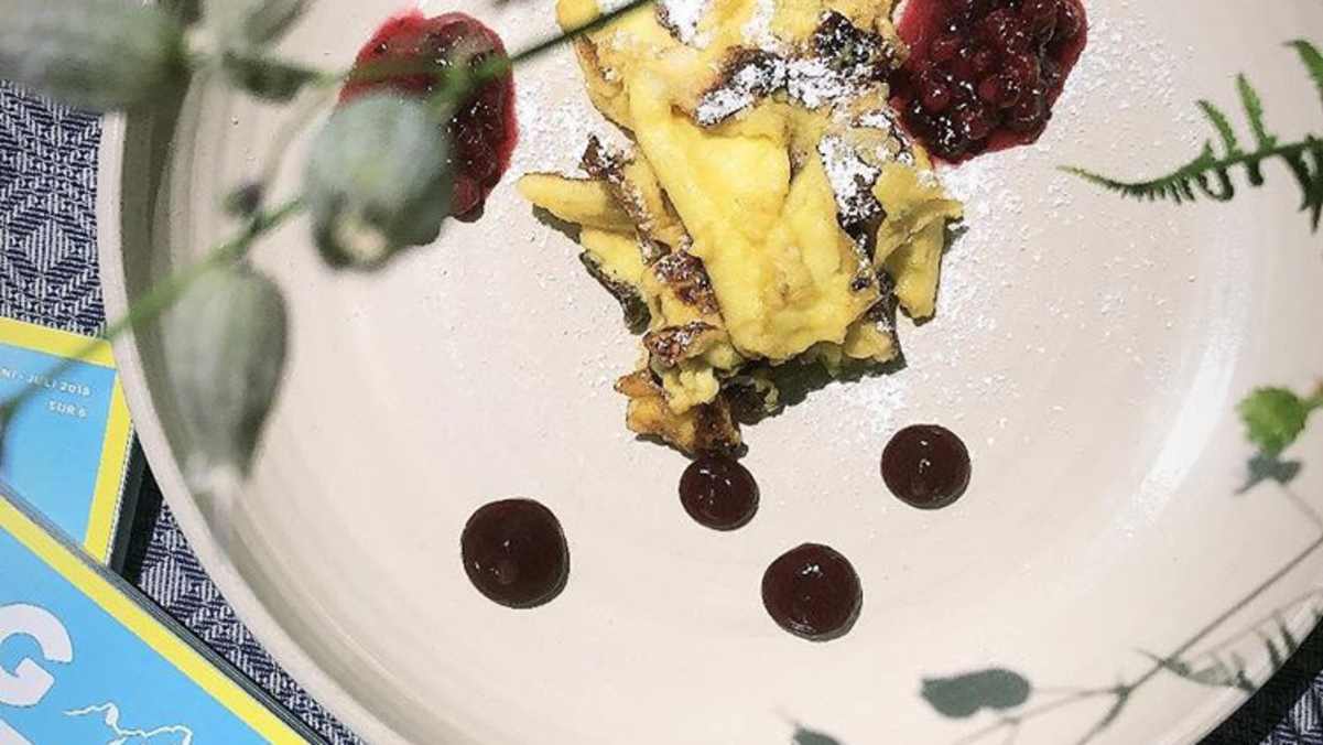 Cremiger Kaiserschmarrn mit Preiselbeerkompott