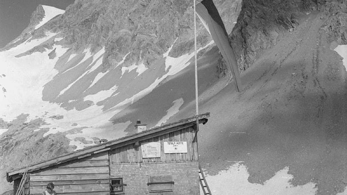 Die ursprüngliche Totalphütte gegen die Schesaplana