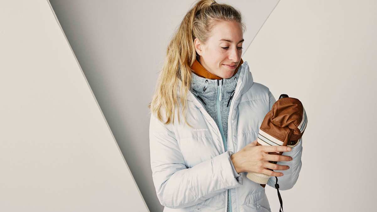 Daunenparker, Fleecejacke und Fäustlinge für die kalte Jahreszeit