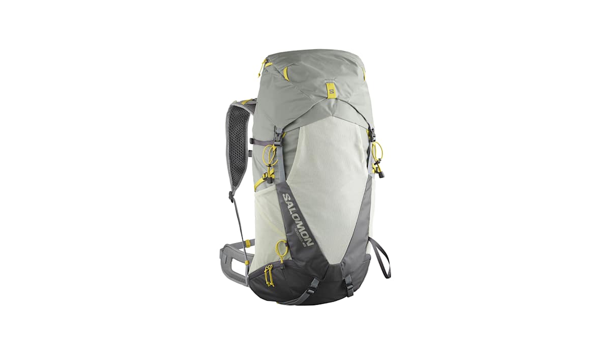 packshot von dem salomon aerotrek 40 wanderrucksack