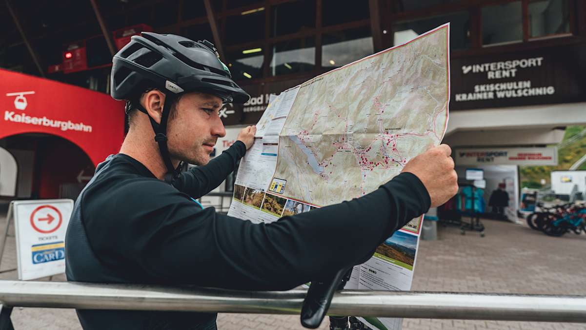 Alex Payer weiß, dass die richtige Planung für ausgiebige Radtouren besonders wichtig ist.