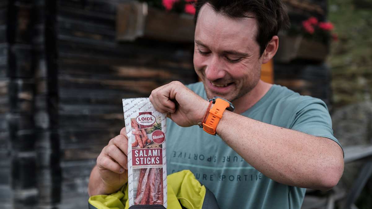 Die Loidl Salamispezialitäten bieten sich hervorragend als Snack bei deinen Outdooraktivitäten an: Sie schenken dir wieder Energie fürs Weitermachen.