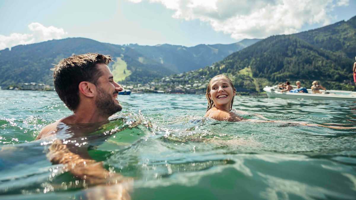 Der Zeller See wird im Sommer bis 23 Grad warm.