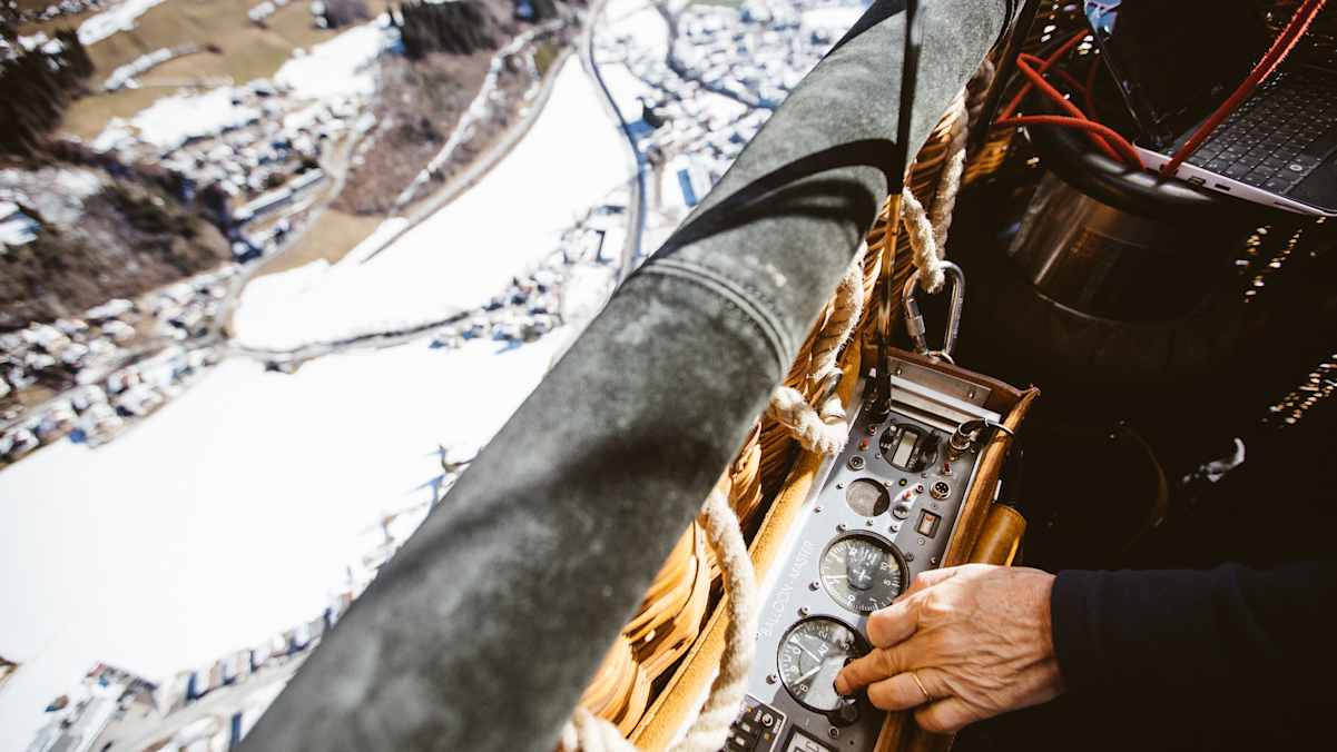 Die technischen Instrumente des Heißluftballons.