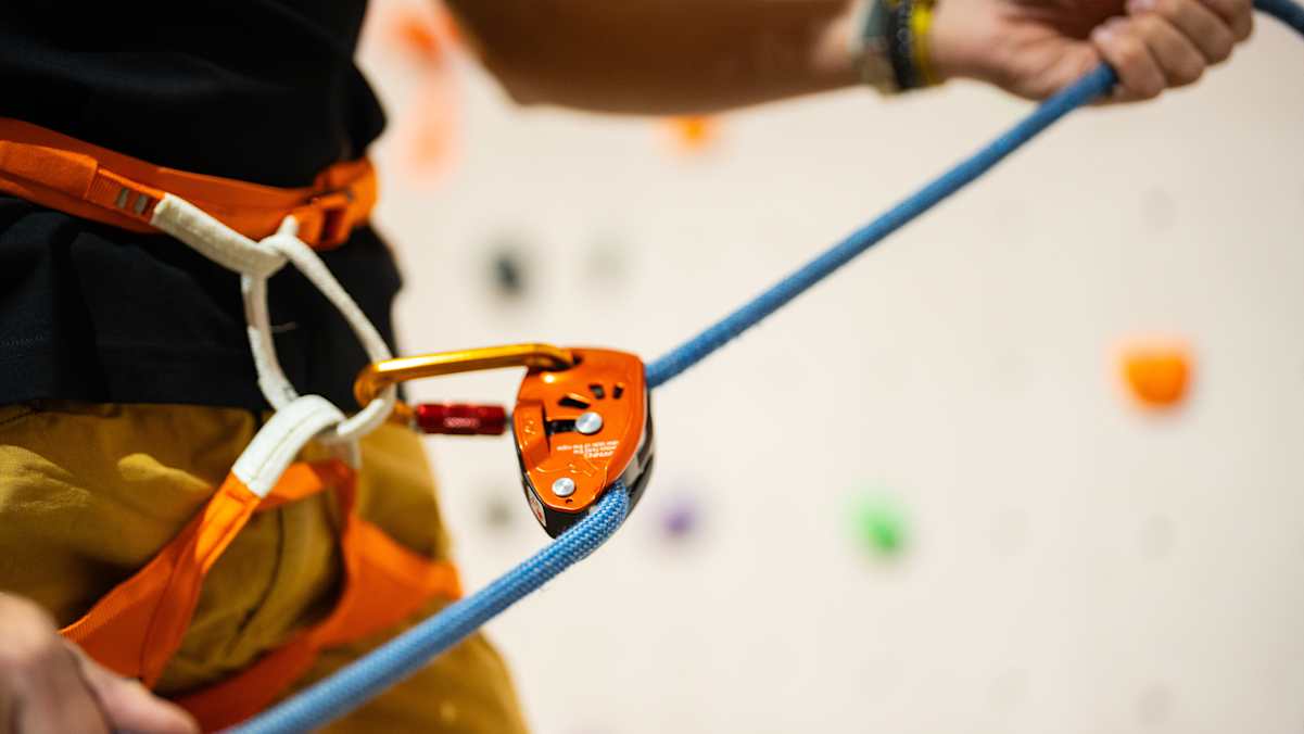 Das sogenannte GriGri von Petzl ist ein halbautomatisches Sicherungsgerät fürs Sportklettern