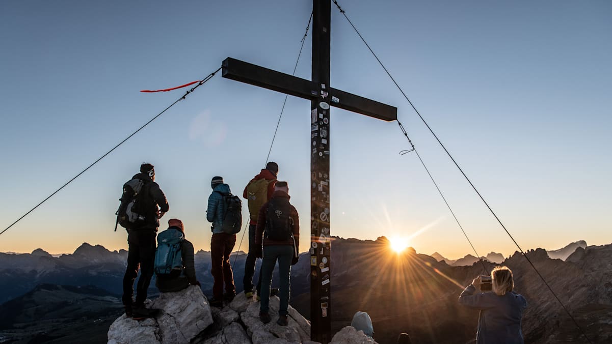Sonnenaufgang am Schlern – ein goldener Moment, der dir noch lange in Erinnerung bleiben wird.