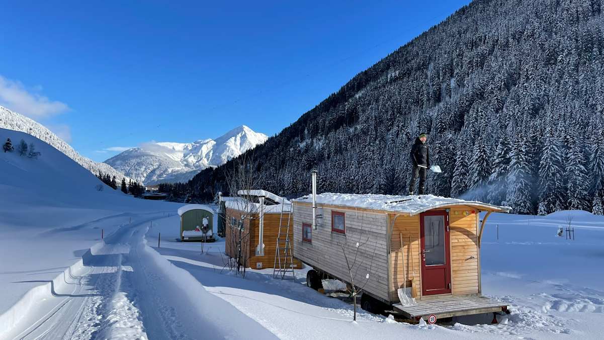Auf dem Camping Viva in Rueras gibt es fünf liebevoll ausgestattete Tiny Homes zu mieten.