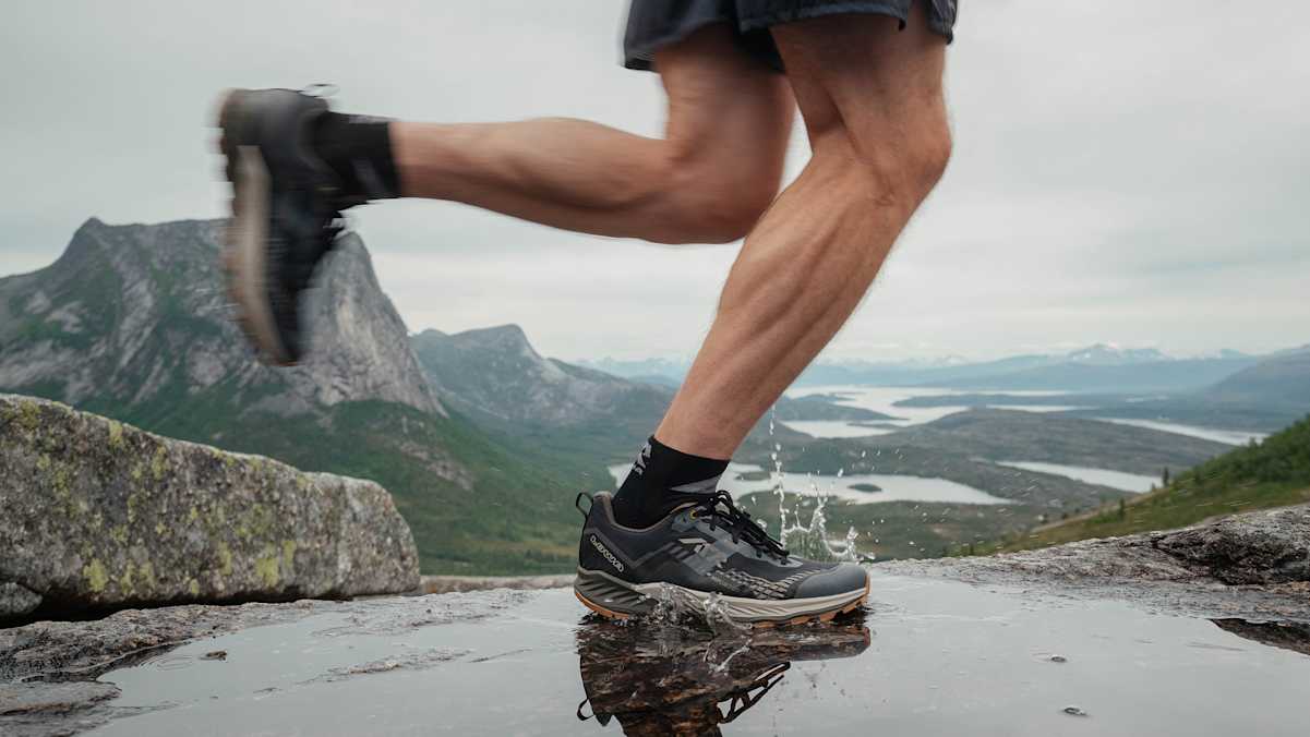 Mit dem AMPLUX 2 GTX hat LOWA einen Trailrunningschuh entwickelt, der besonders im Herbst seine Stärken zeigt.