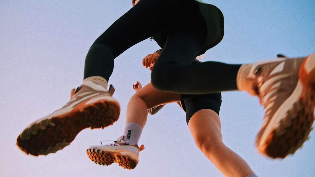 Raus mit dir: Mit den neuen Salomon Hiking Schuhen und der Outdoorbekleidung für urbane und alpine Abenteuer.