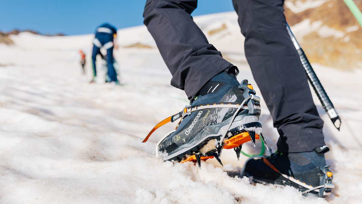 Bergwelten Hochtour Bergschuhe LOWA