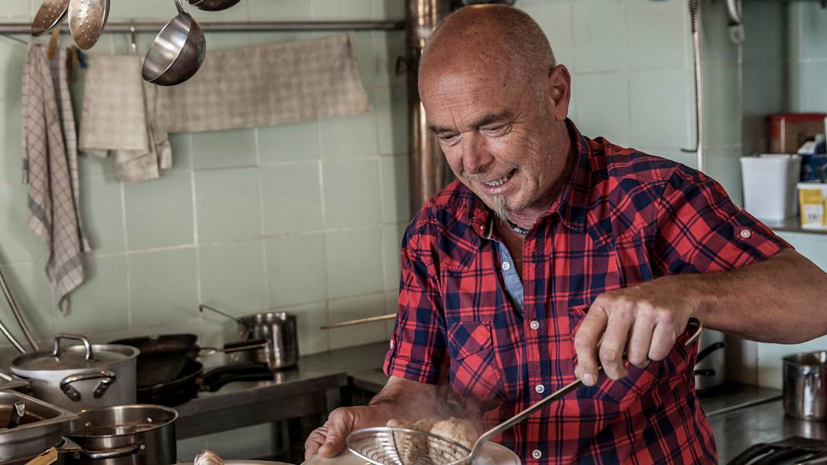 Koch und Wirt Walter Piazza verwöhnt seine Gäste noch persönlich.
