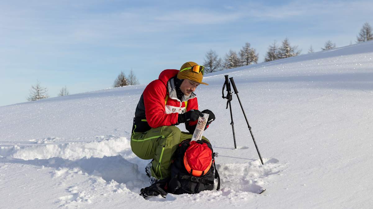 Neue Energie tankt Alex Payer auf Skitour am liebsten mit seinen geliebten Salami Sticks von Loidl.