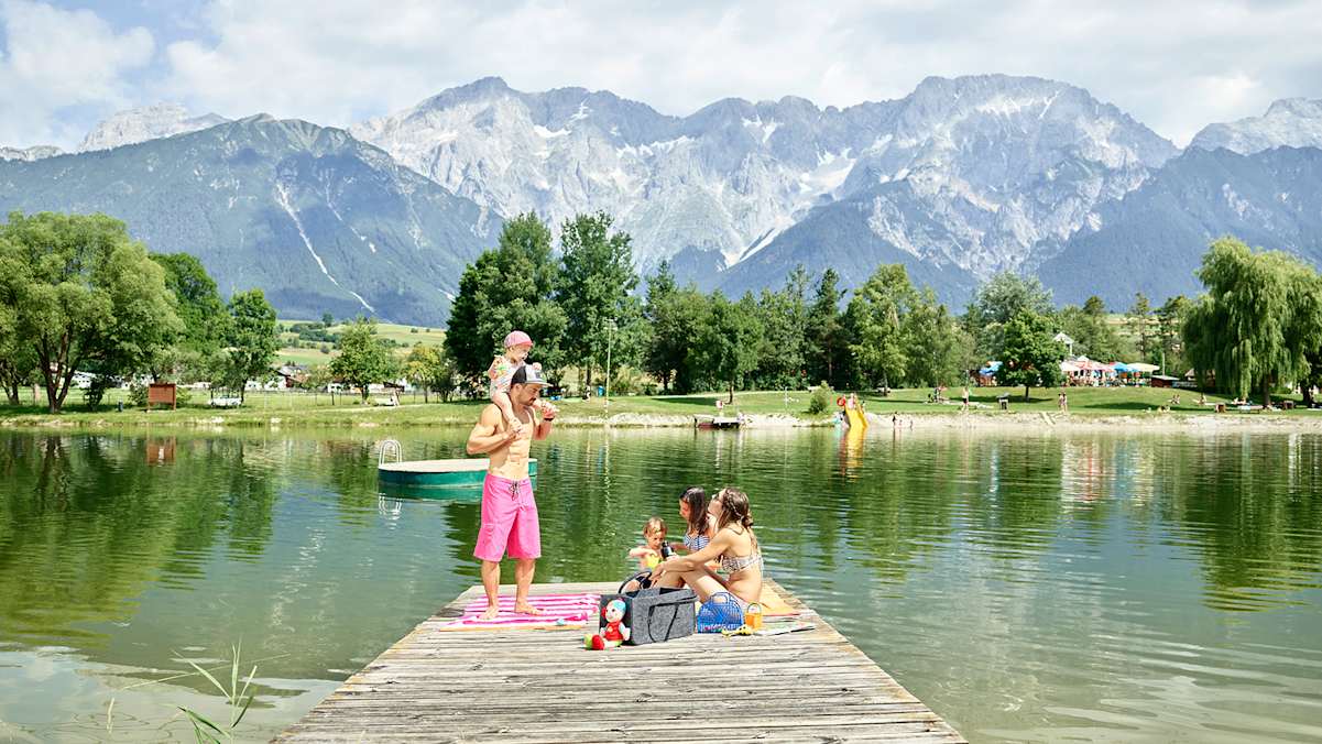 In Innsbruck gibt es zahlreiche Möglichkeiten, sich im Wasser zu erfrischen, zu vergnügen oder zu entspannen – für Groß und Klein.