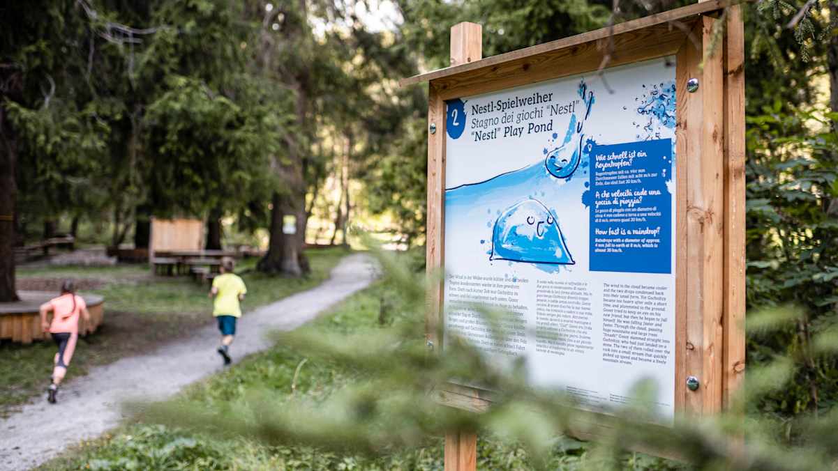 Für kleine und große Entdecker gibt es in Sterzing-Ratschings-Gossensass viele Themenwege zu erkunden.