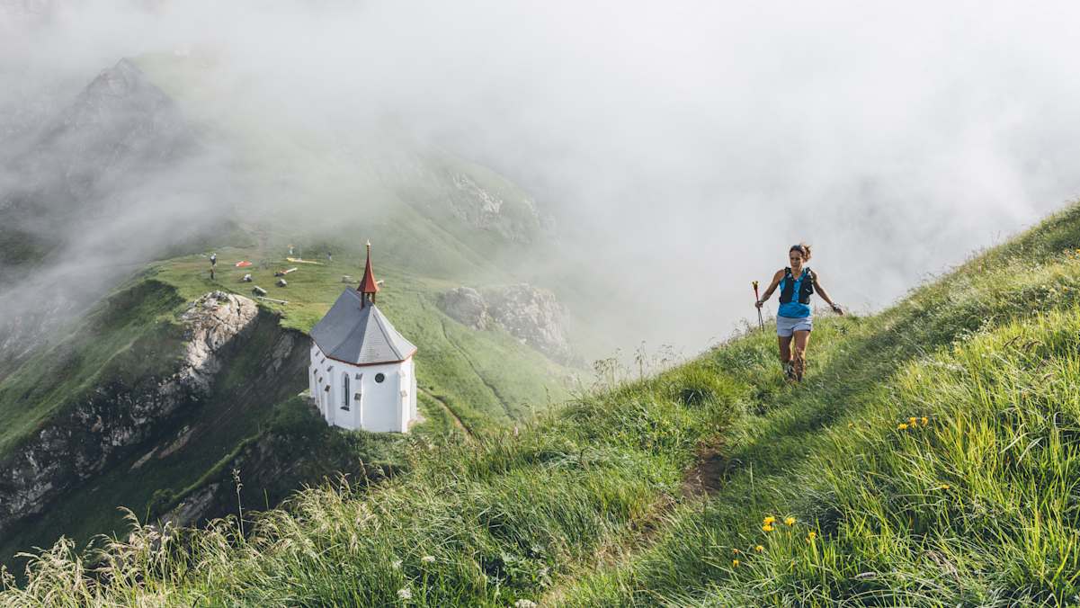 Bergwelten Regenjacke Trailrunning Ausrüstung Kauf