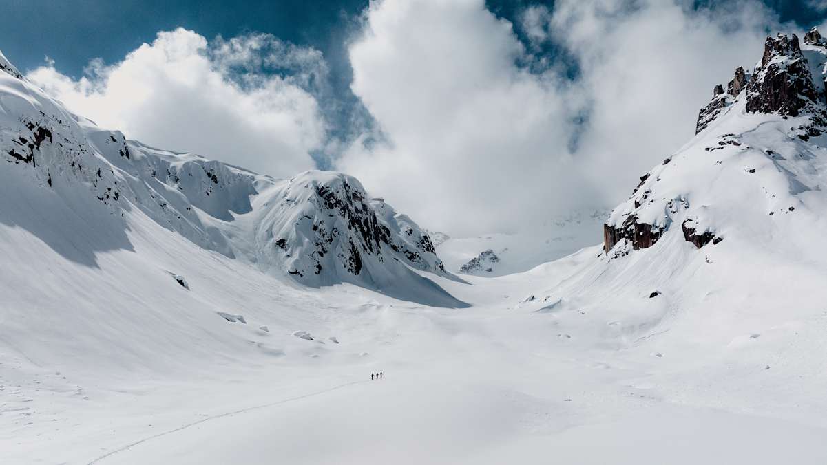 Die Urner Haute Route begeistert Skitourengeher mit ihren unverspurten Etappen vor einer traumhaften Bergkulisse.