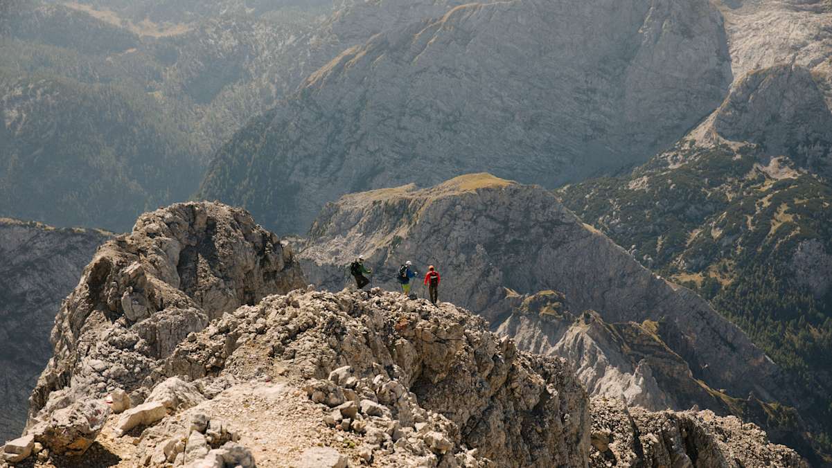 Zur anspruchsvollen Watzmannüberschreitung kannst du mit öffentlichen Verkehrsmitteln anreisen.