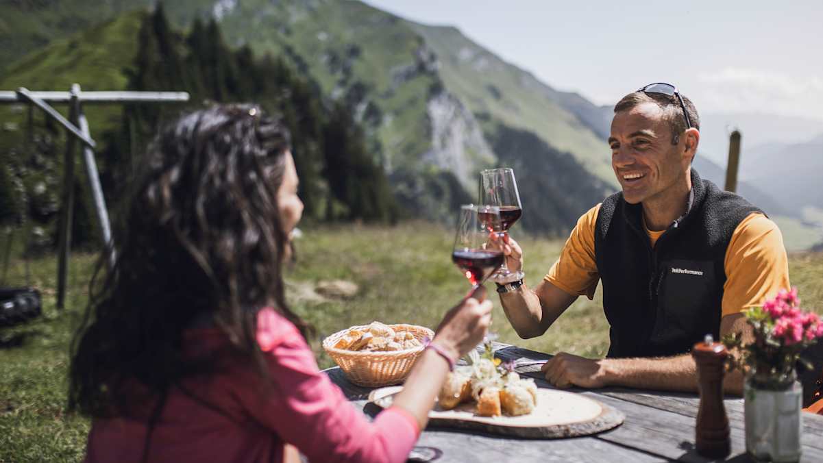 Wo in Sterzing-Ratschings-Gossensass Wanderwege verlaufen, sind Einkehrmöglichkeiten meist nicht weit. Knapp 40 Almen und Einkehrhütten gibt es in der Region zu entdecken.