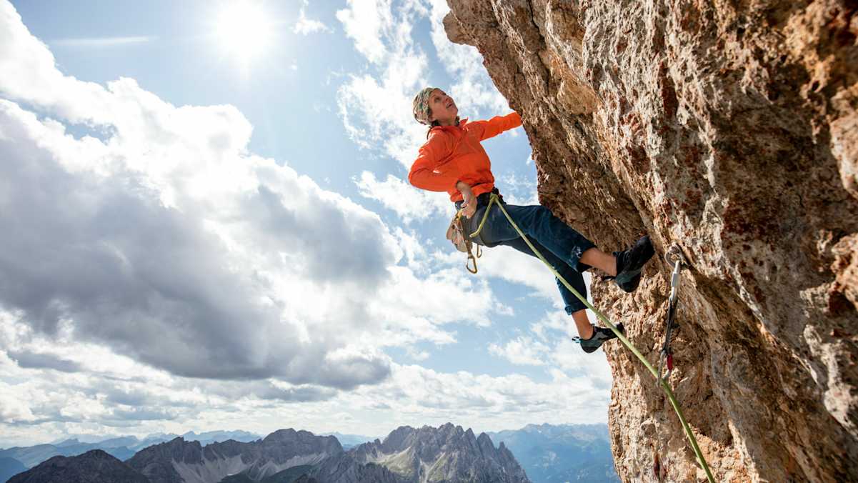 Lisi Steurer spricht im Podcast darüber, wohin sich die Schwierigkeiten im Klettern entwickeln