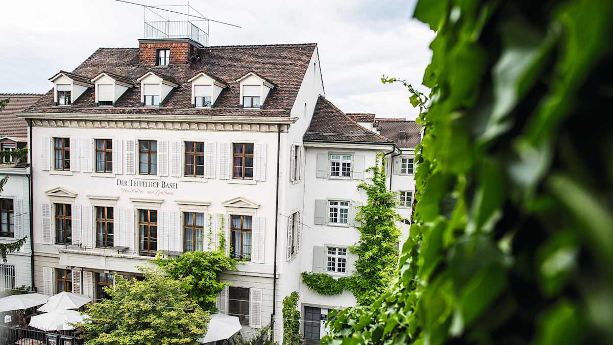 Zentral gelegen und stilvoll: Das Boutique-Hotel Teufelhof in Basel ist idealer Ausgangspunkt für Entdeckungstouren mit Bus und Bahn.