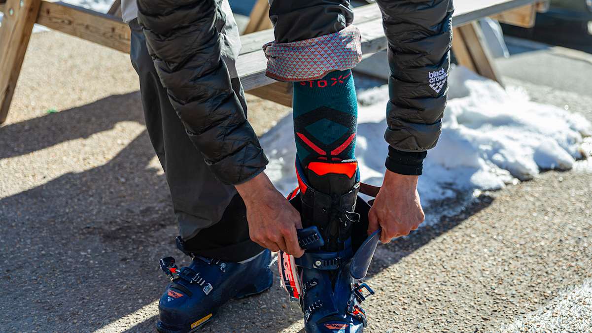 Skisocken von STOX bieten den Beinen Unterstützung, verbessern die Durchblutung und sorgen für mehr Komfort.