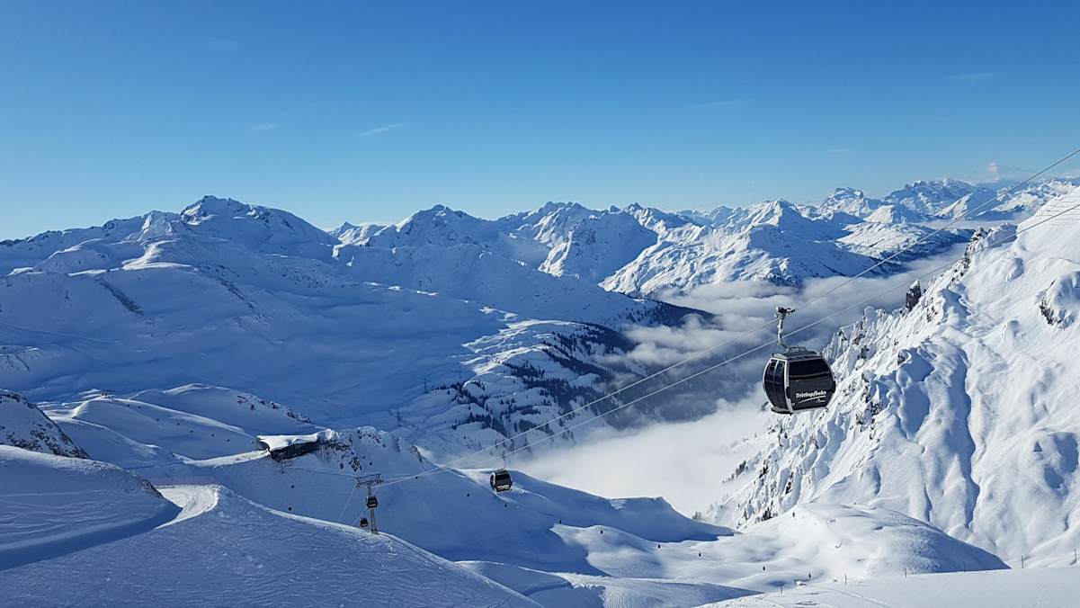 Seilbahn am Arlberg im Winter