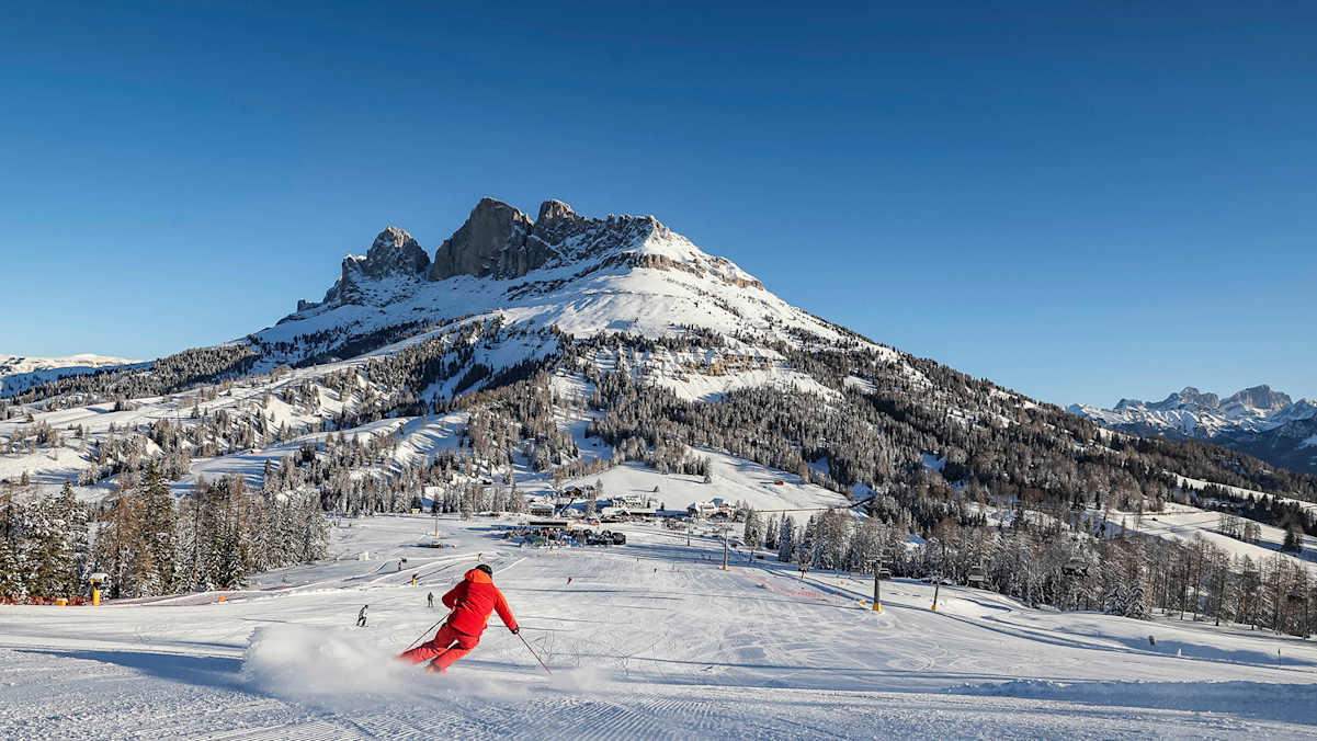 Die Skipisten in Carezza bieten perfekte Bedingungen und ein einzigartiges Panorama.