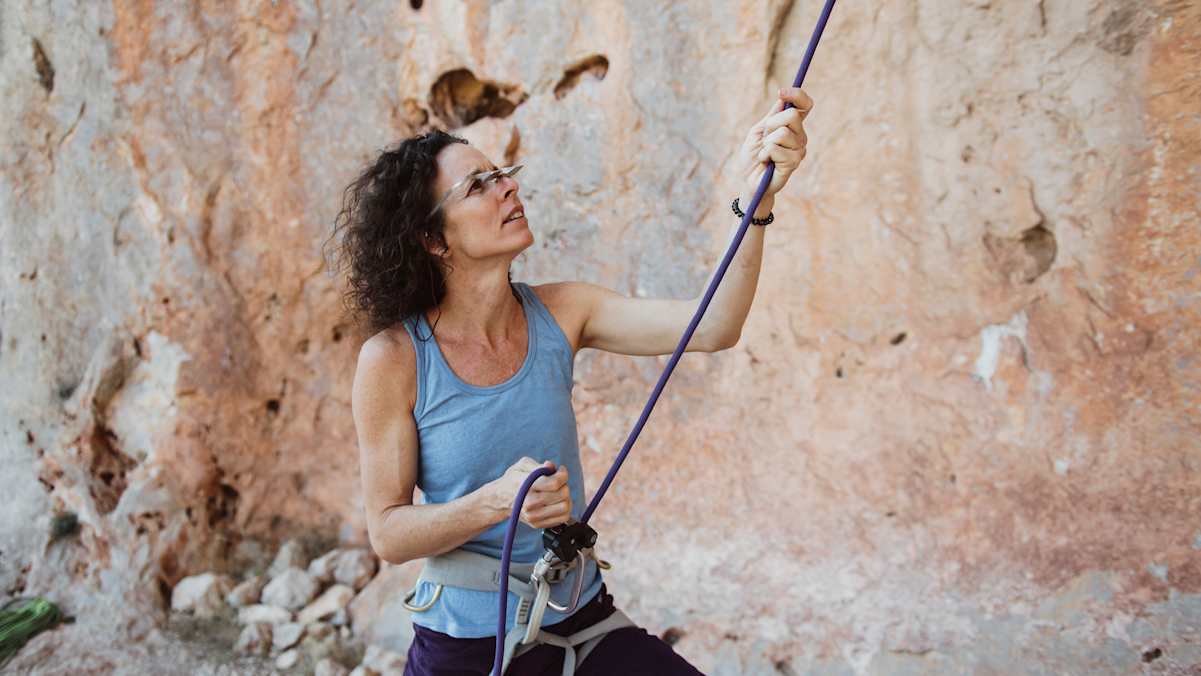 Sicherungsbrillen entlasten den Nacken und ermöglichen gleichzeitig eine bessere Konzentration auf den Kletterer