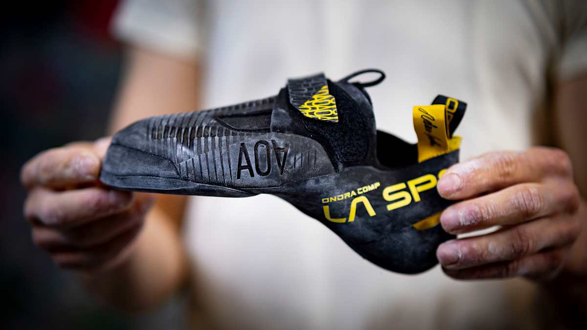 Die Kletterschuhe sollten möglichst eng am Fuß sitzen