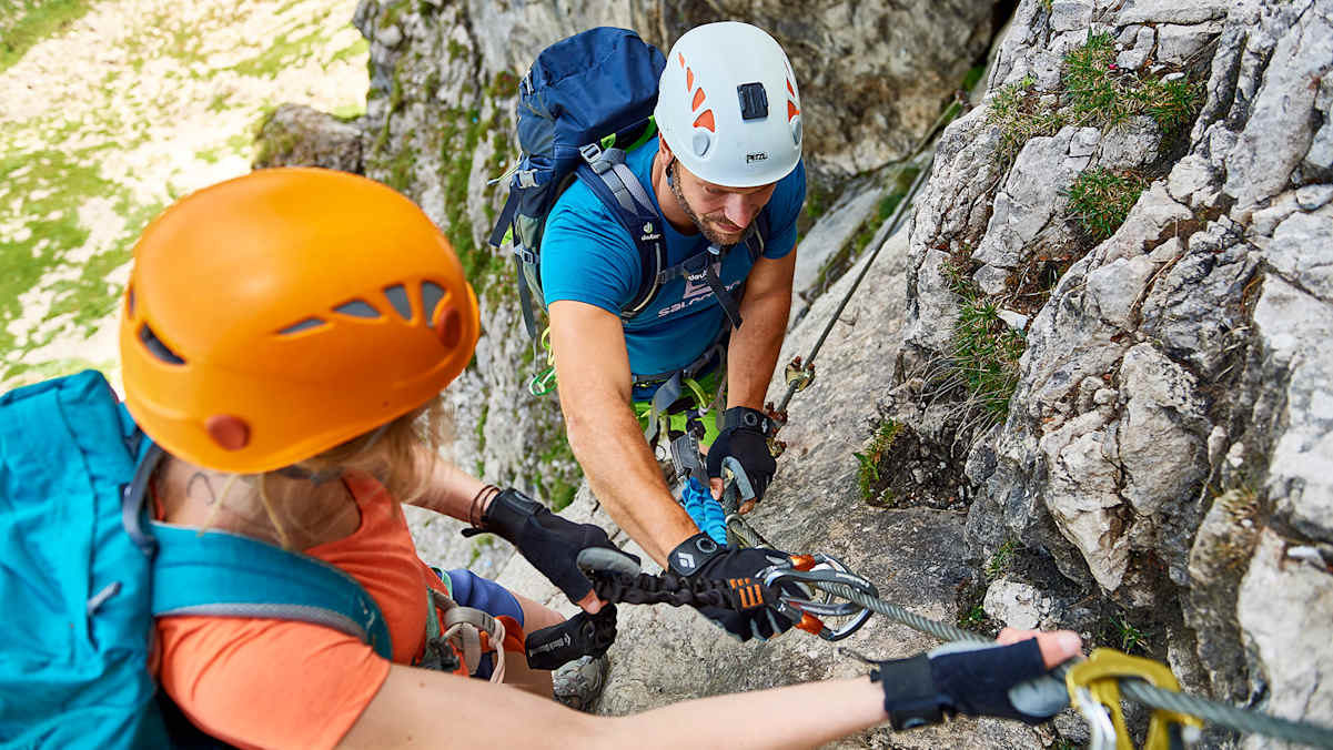 Der Sportklettersteig bietet beste Sicherungsmöglichkeiten.