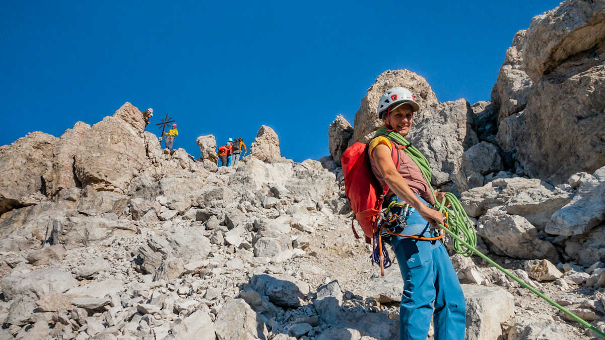 Der erste Blick zum Gipfelkreuz der Großen Zinne (2.999 m)