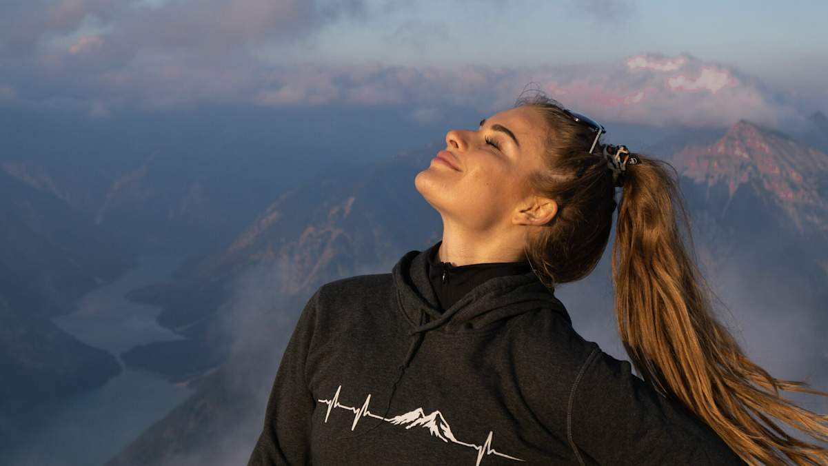Stefanie Haid teilt auf ihrem Instagram Kanal Fotos von Wanderungen, Skitouren und Reisen