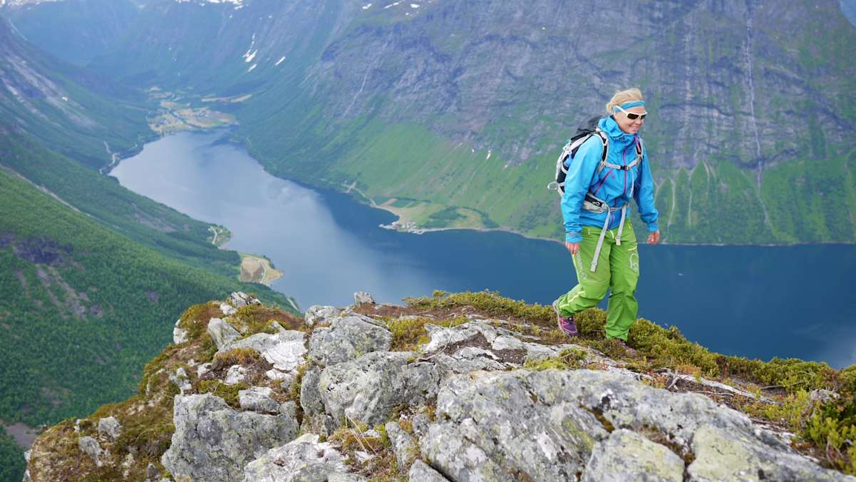 Wandern Klettersteig Fjord Norwegen Bergwelten