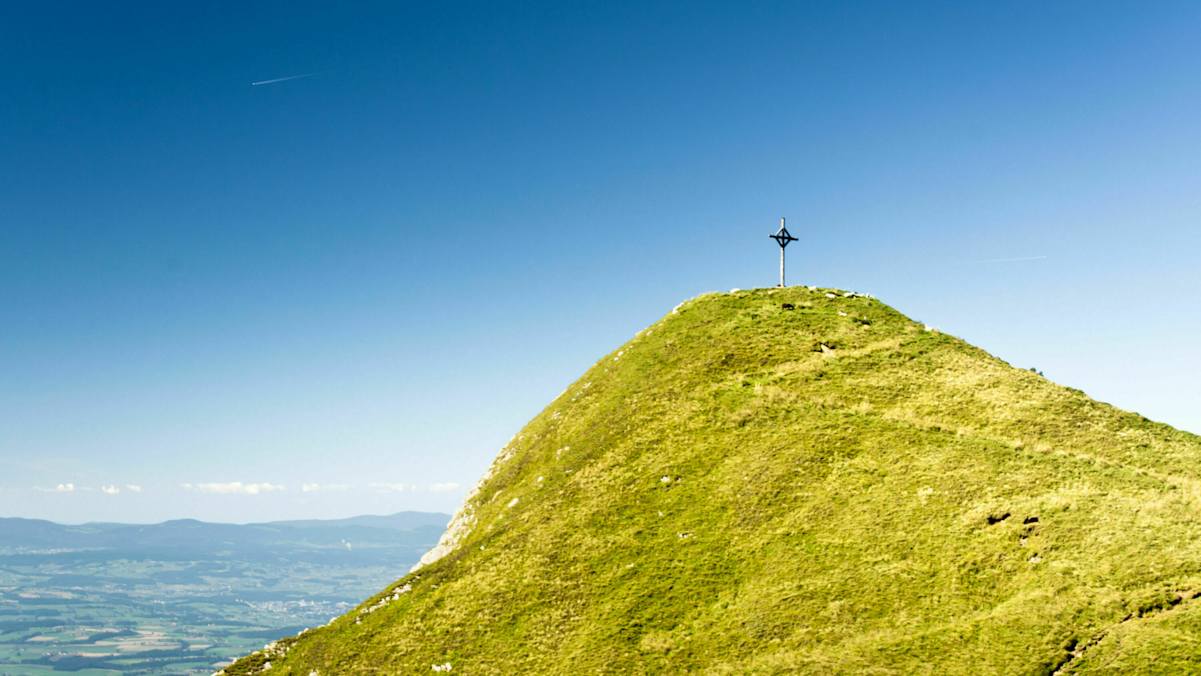 Gipfelkreuz in den Schweizer Alpen
