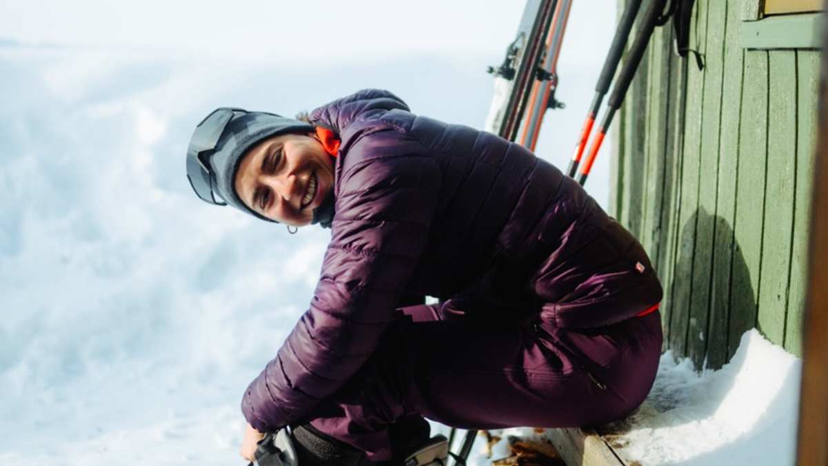 Skitourenschuhe anziehen